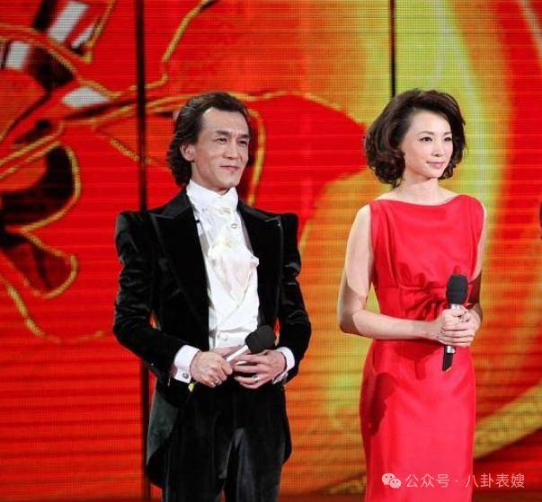 2013年李咏离开央视,之后并没有放下手中的事业,而是参加各地方台的