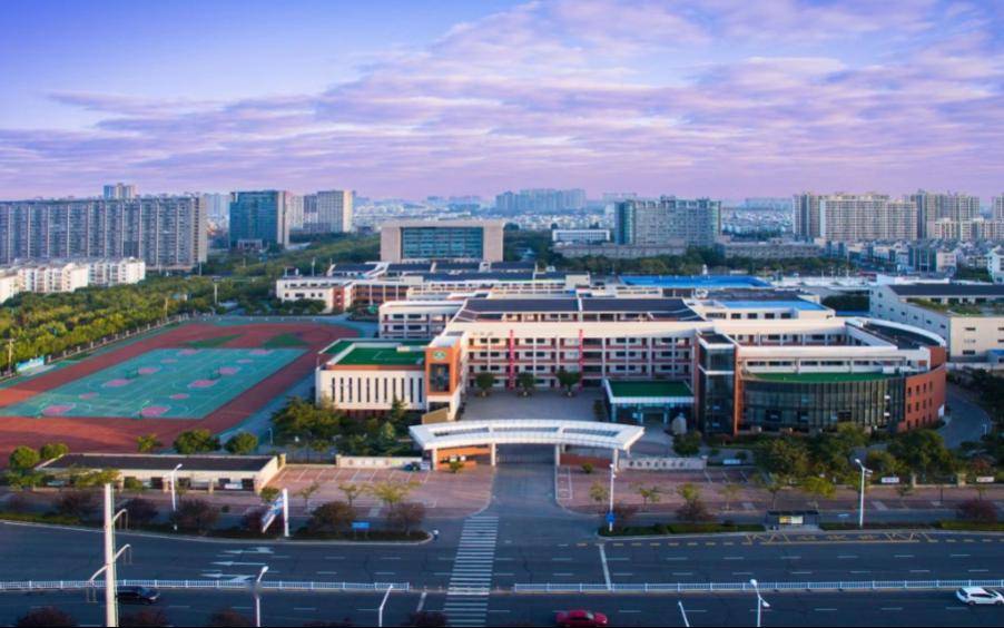 商业配套"双湖"加持锦荷中学(昆承中学锦荷校区)等.