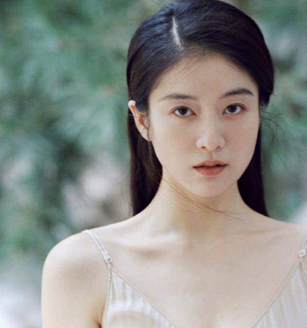 作为"胡辣汤"事件的当事人,只要杨紫越火,她就越难受,舆论根本就不会