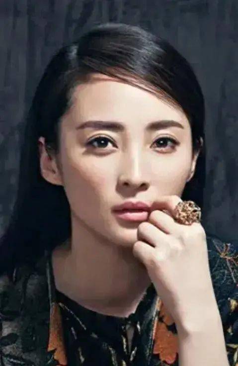 网传陈建斌抛弃旧爱娶的妻子,她的感情经历十分波折_蒋勤勤_生活_演艺