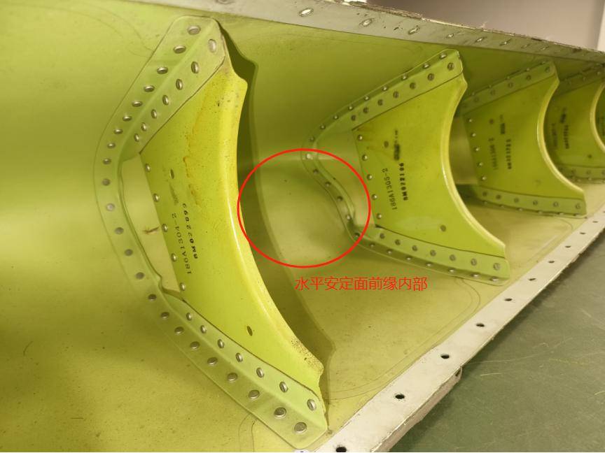 55 为什么b737比a320水平安定面前缘凹坑多那么多?