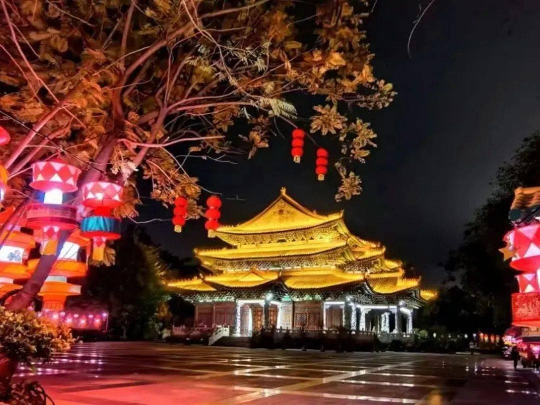 图|叶文彬 摄2月24日(正月十五)16:00开始,形态各异的花灯把千年古刹