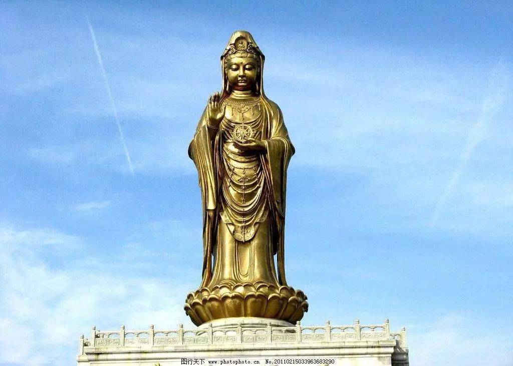 尊佛像代表了清代佛教造像的最高成就,其周身贴金,造像精美,宝相庄严