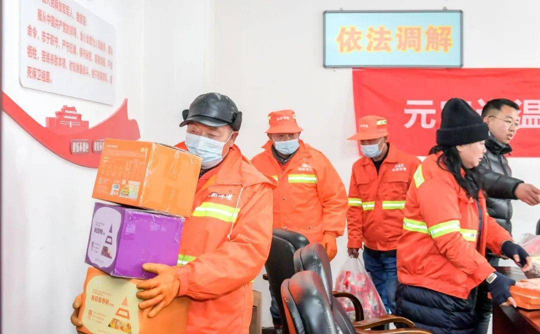 跃莱暖心慰问扫雪除冰环卫工_工作_武汉_企业