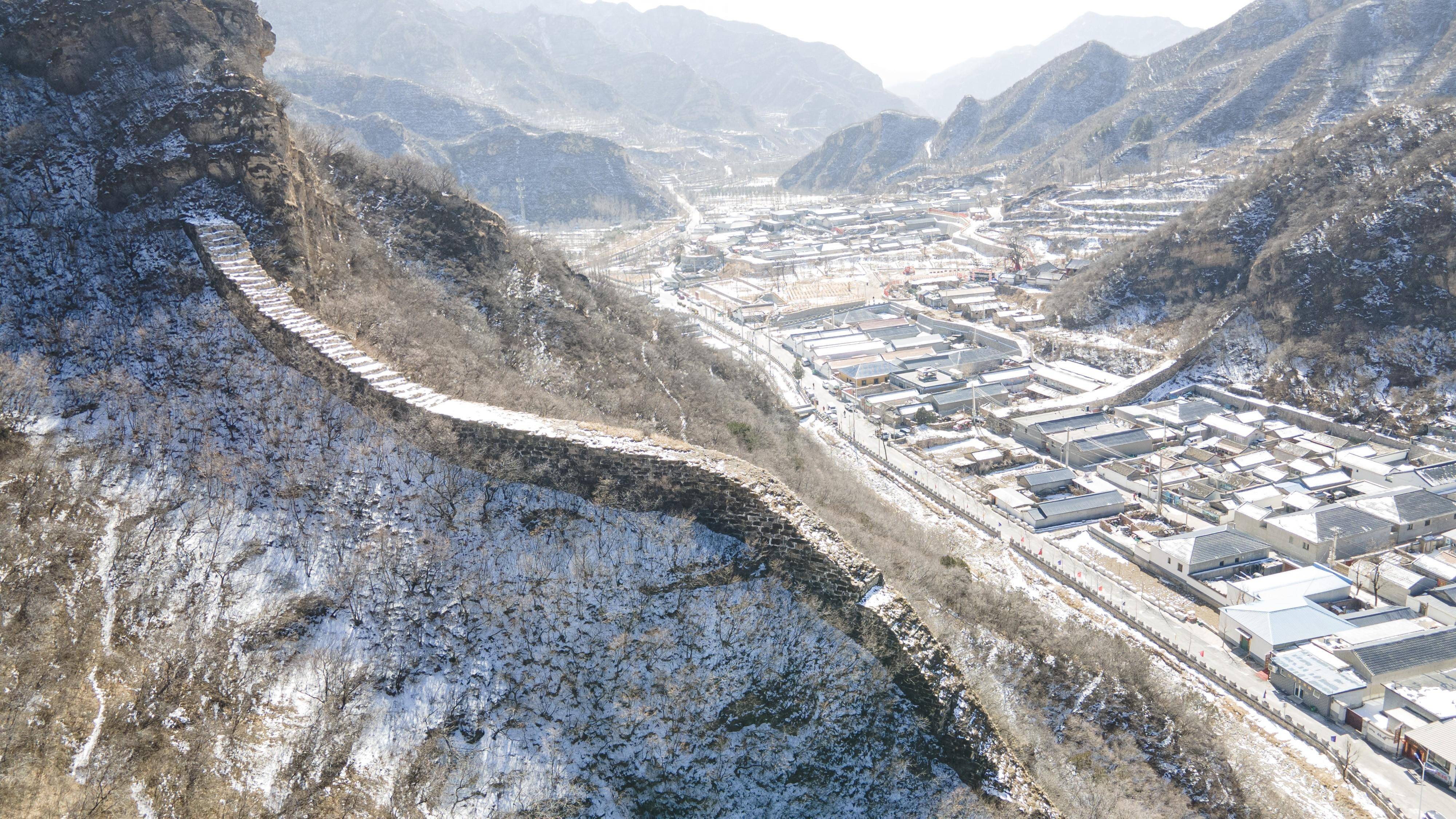 当日,位于北京市昌平区流村镇的长峪城村雪后初霁,别有韵味.