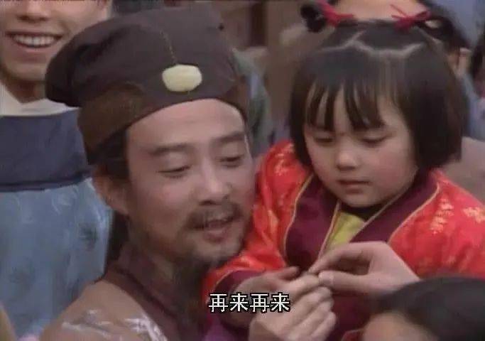 又是一年元宵佳节至,甄士隐让家人霍启抱英莲去看花灯.