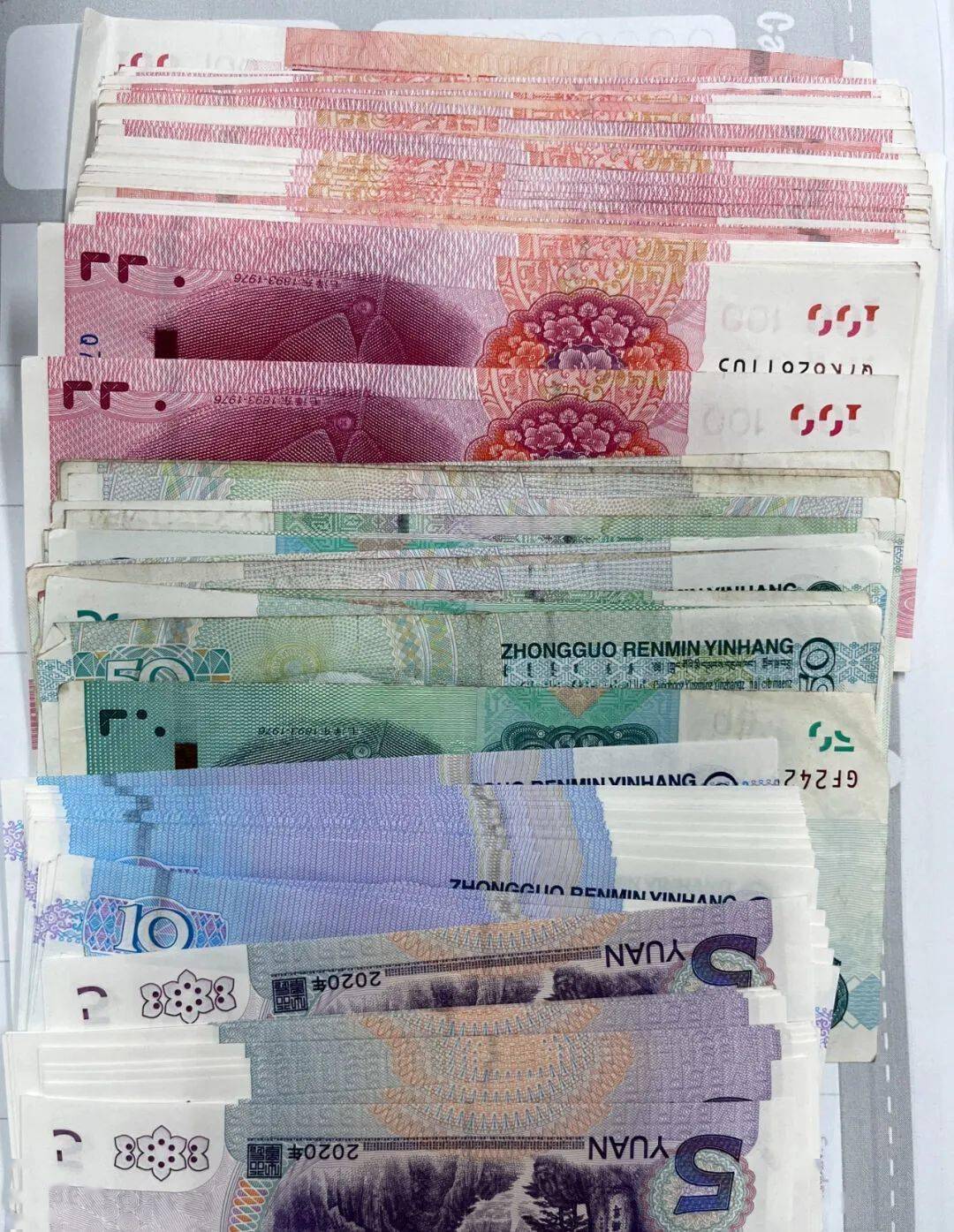 重新用回现金后,年轻人终于攒下钱了_消费_贝果_时候