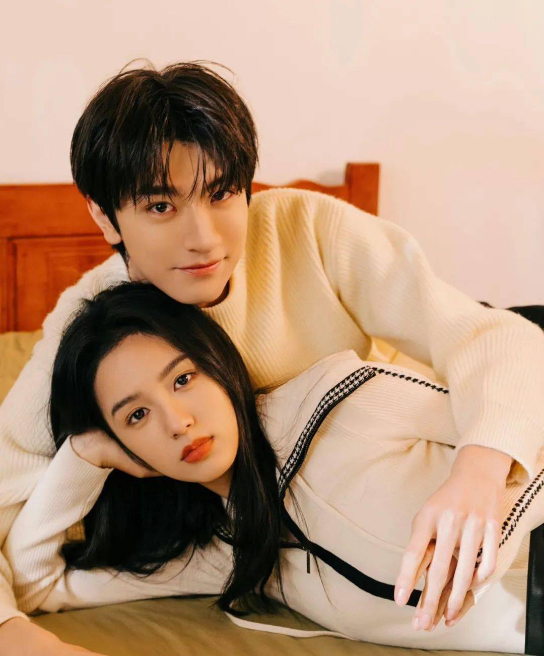 杨幂陪孩子过年?赵薇周迅旧怨瓜?周冬雨资源降级?周也压番林一?_xun