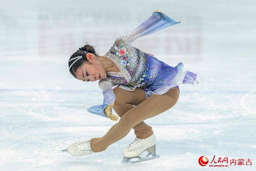 冬"花样滑冰公开组女子单人滑自由滑比赛四川队摘金_安香怡_李睿_动作