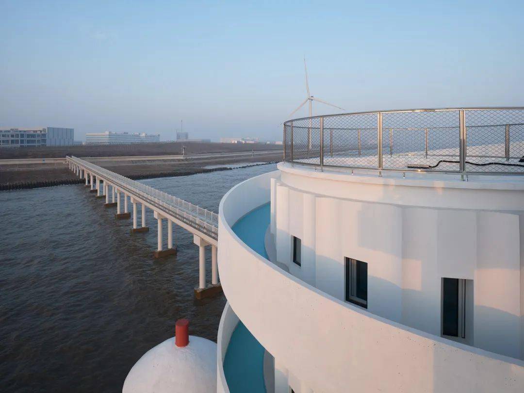 新作| 扭转塔和螺旋站——上海海上的生态基础设施 / hcch合尘建筑