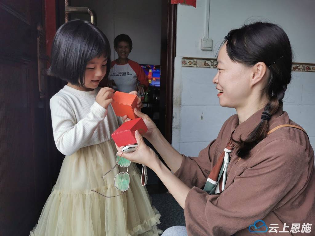 " ——记恩施州民族幼儿园老师黄丽李,刘华兴家庭_支教_儿子_工作