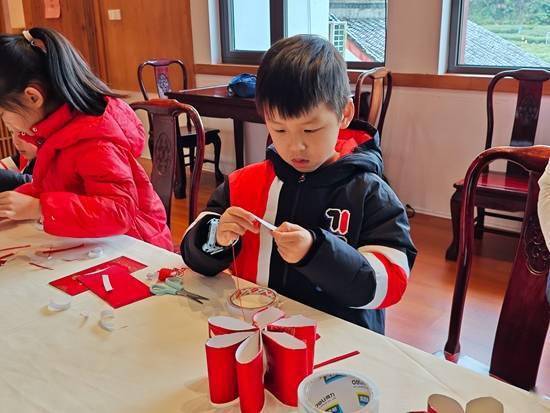 蓝媒小记者化身环保小卫士,低碳环保过元宵_活动_分类_垃圾