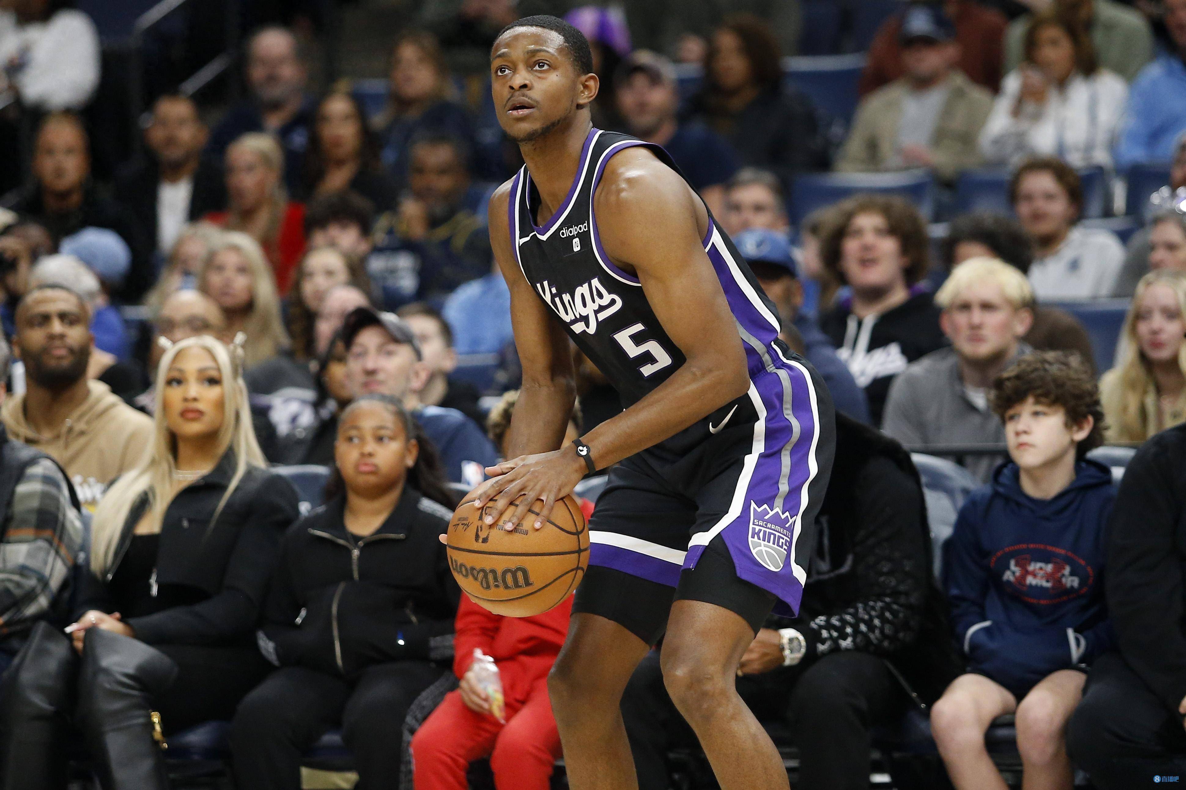 福克斯22中12砍下33分6板7助3断 末节独取9分_比赛_穆雷_负值