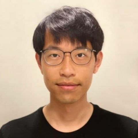 简超明,深圳中学2007届校友,2011年本科毕业于清华大学物理系数理基础