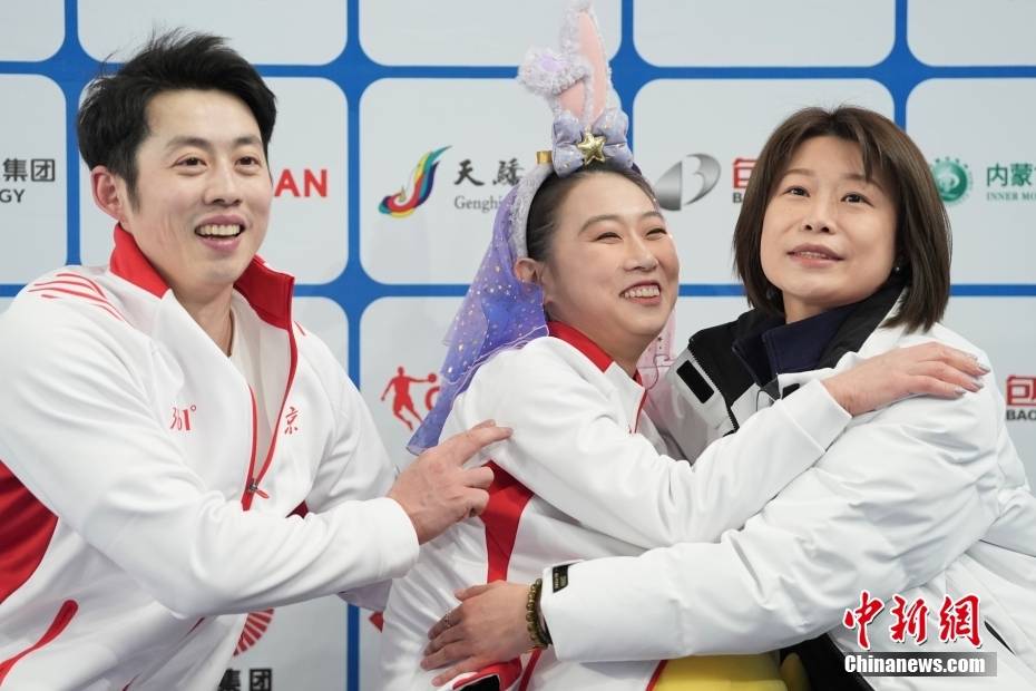 (十四冬)彭程/王磊花滑双人滑夺冠_中新社_崔楠_北京队