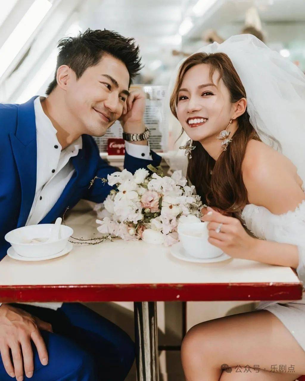 与港姐未婚妻甜蜜互喂糖水,眼神拉丝甜到爆_郭子豪_向邓卓_怀旧