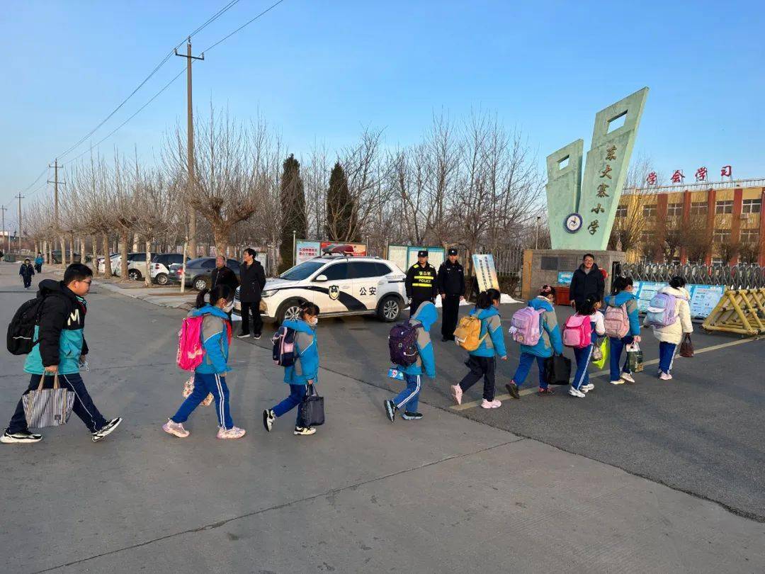 学生们快速回归校园生活▲香港路小学▲济南路小学▲月湖小学▲九联