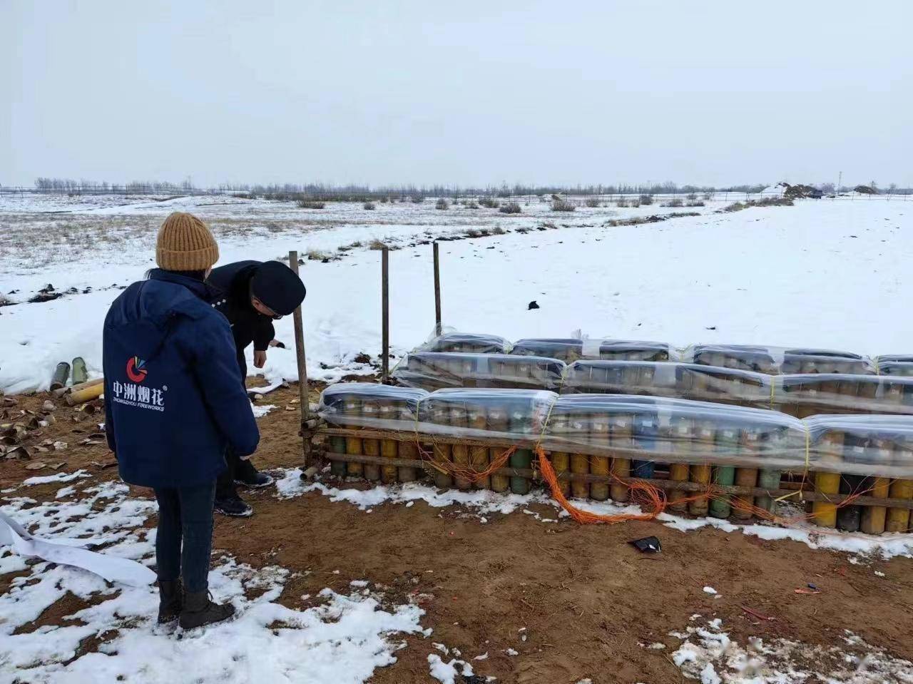 定边县公安局治安大队开展元宵节烟花燃放现场专项安全检查_焰火_进行