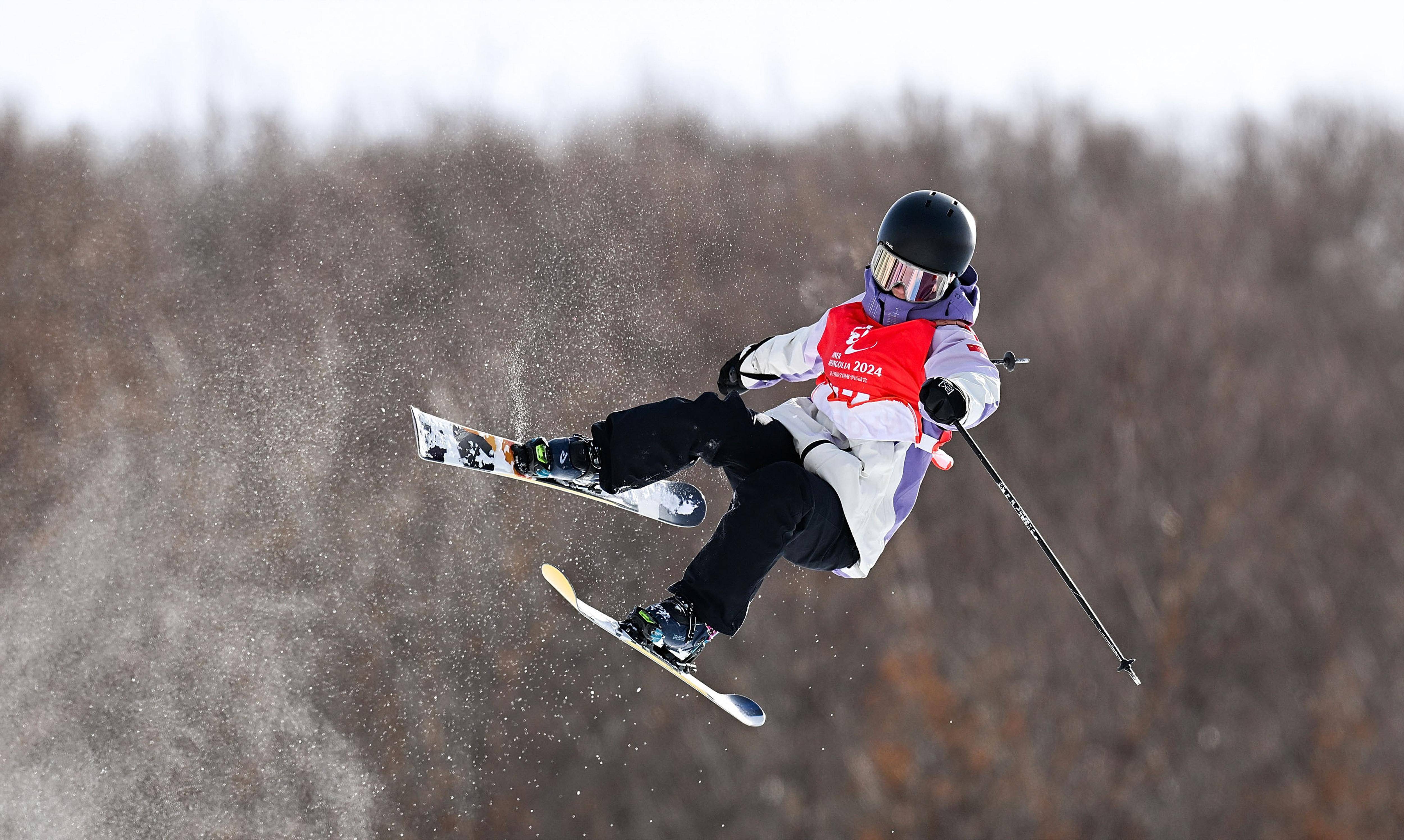 全冬会自由式滑雪青年组女子u型场地技巧决赛赛况