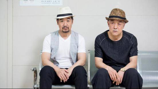 同处一个屋檐下角色对戏精彩主演的电视剧阵容强大这部由张译,张国立