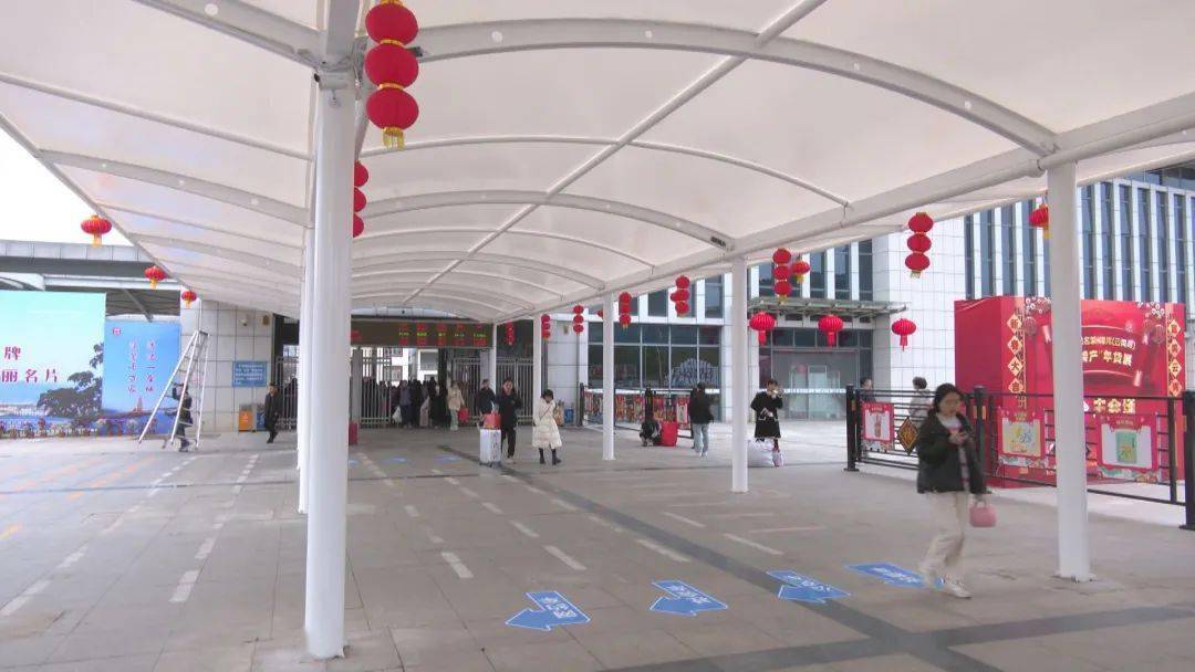 云霄动车站便民设施再升级!风雨连廊为旅客遮阳避雨