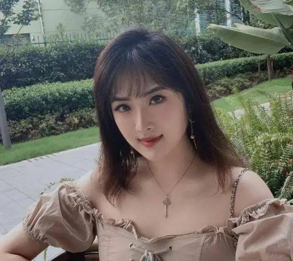 明明可以靠家世,偏偏要进娱乐圈演戏_安娜_任正非_华为