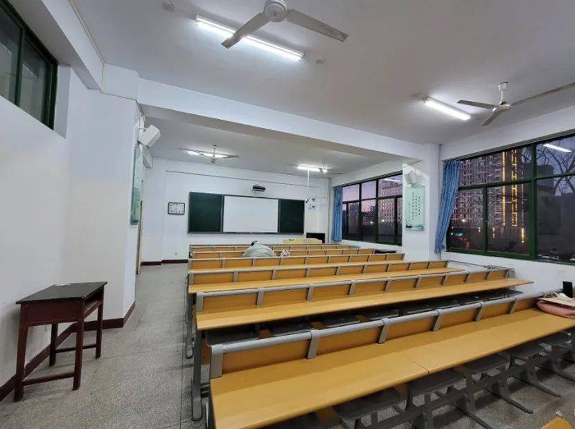 新学期,a01教室全面上新_显示屏_多媒体_视频