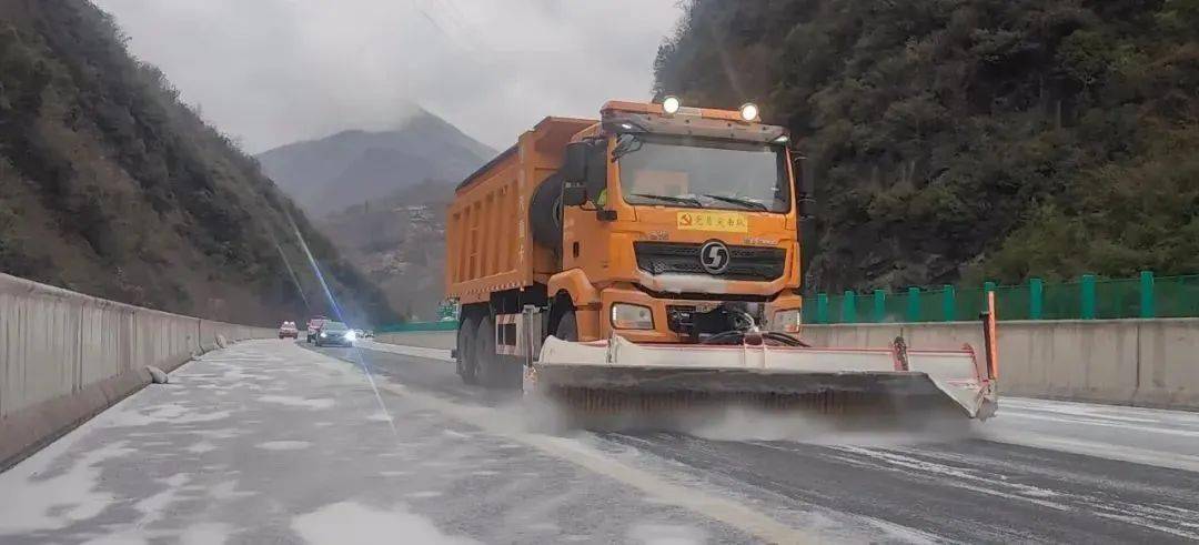 迎亲车队被困高速 陕西交控安平分公司相助"护嫁"_巡查_胡先生_安康