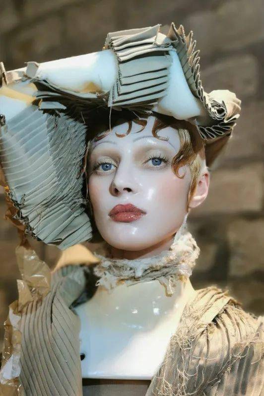 进度条又被拉回千禧前后…_mcqueen_jenner_系列