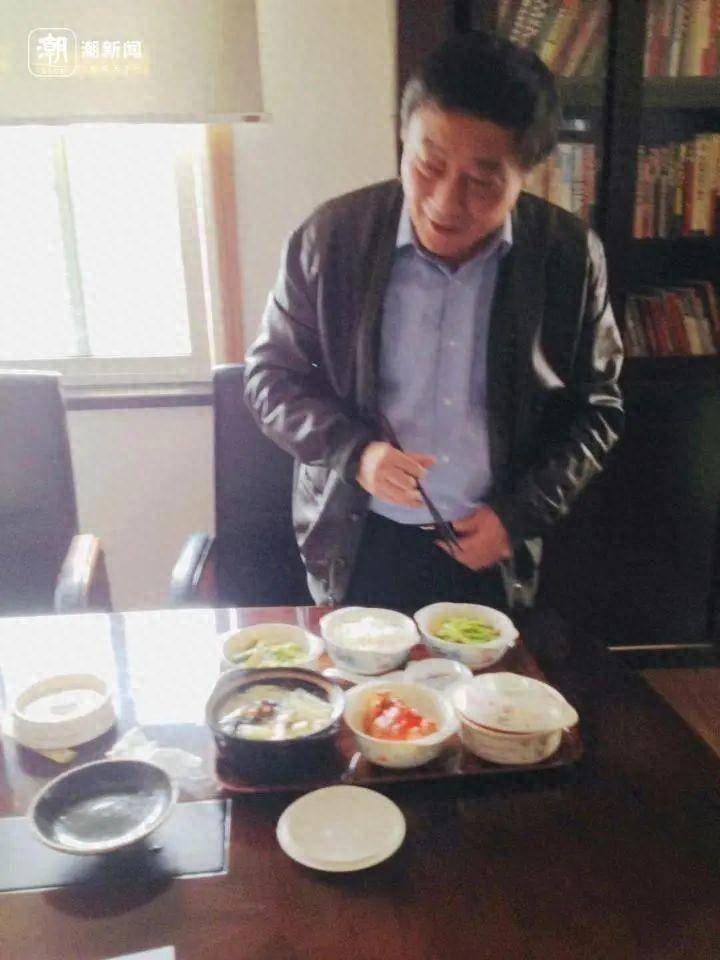 十二年前,我拍下了首富宗庆后的午餐_娃哈哈集团_吴建荣_工作