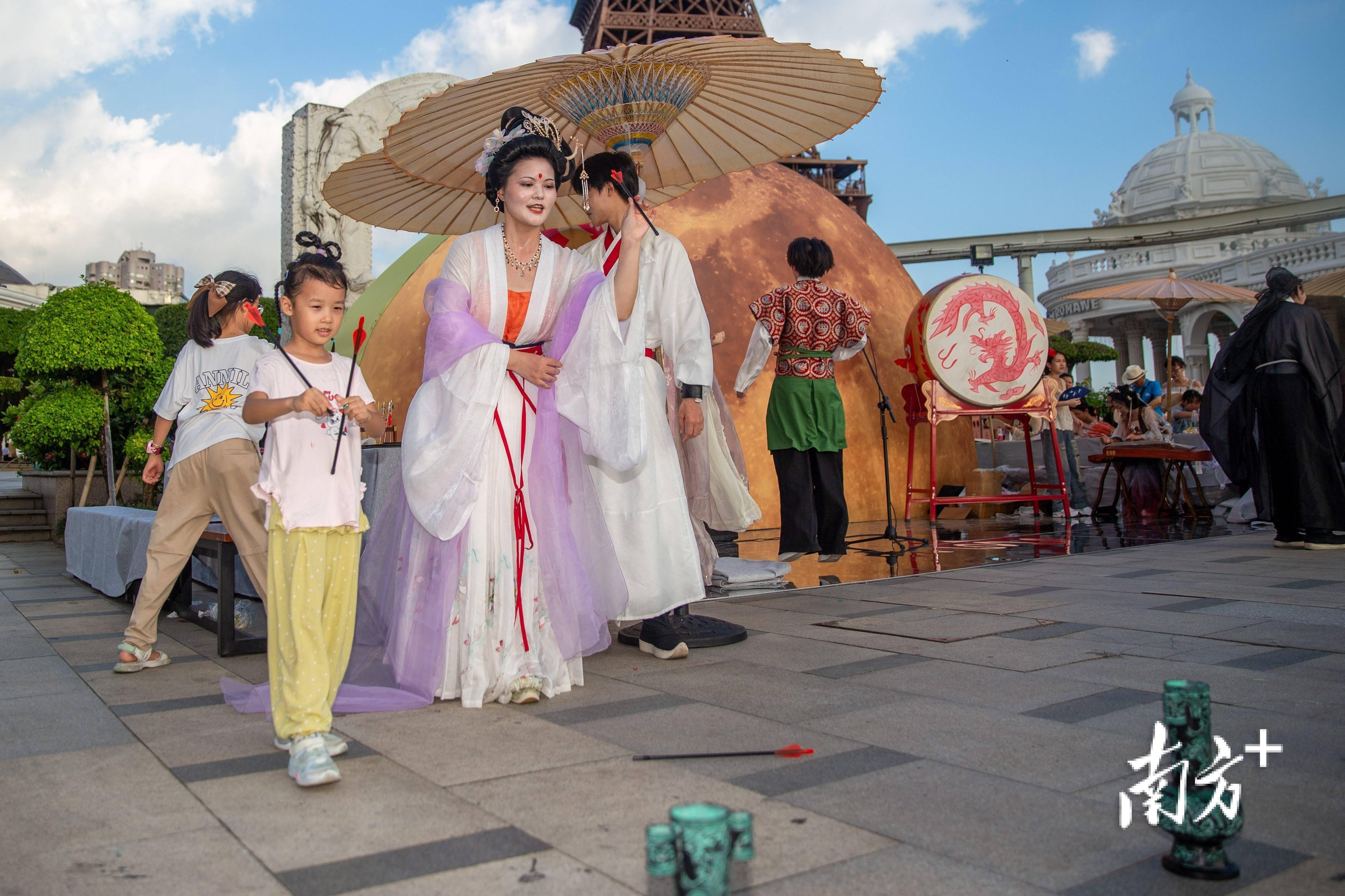 马面裙"爆单"背后的新消费想象空间_汉服_传统_商家