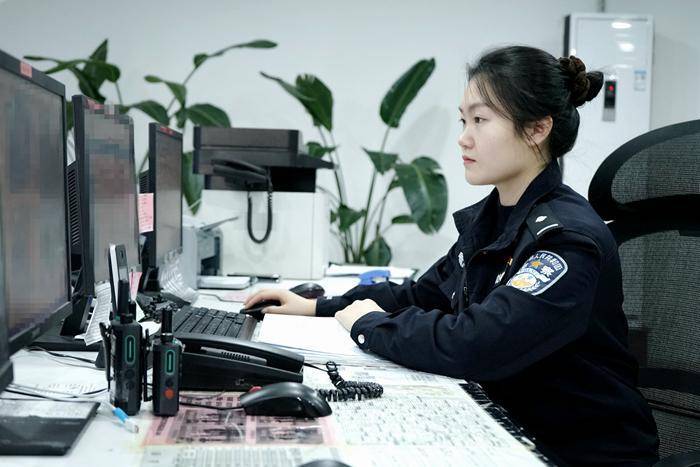 守护万家平安的"龙年龙警"_郭都蕾_杨洋_工作