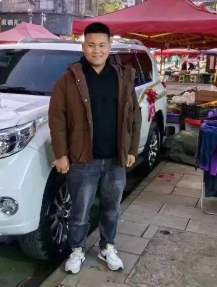 邓璞_姚兴_洒水车