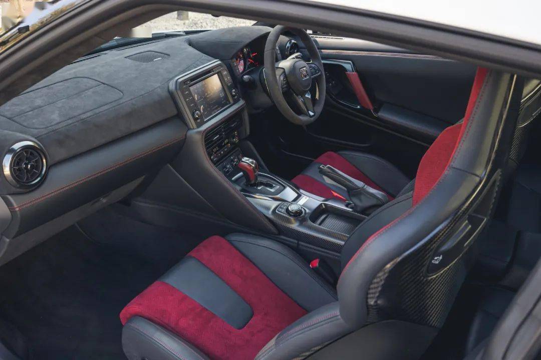 你大爷就是你大爷,autoart gtr r35 nismo 2022模型试玩_nismo_独立