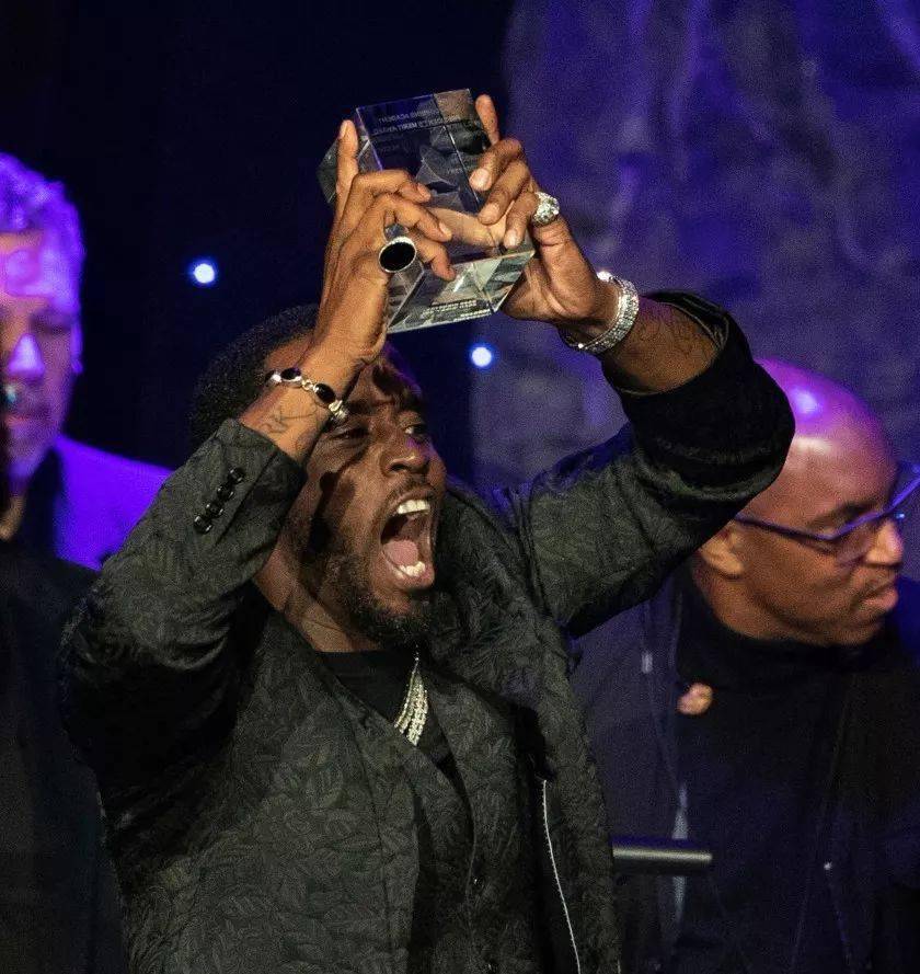 知名男rapper竟被男制作人指控性侵!_diddy_jones_jonse