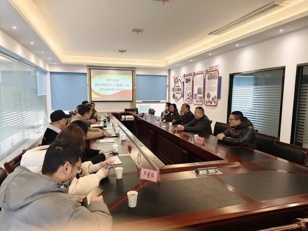 在康乐楼c区三楼,大家对干净卫生的环境,采光极佳的露天天台设计,适老