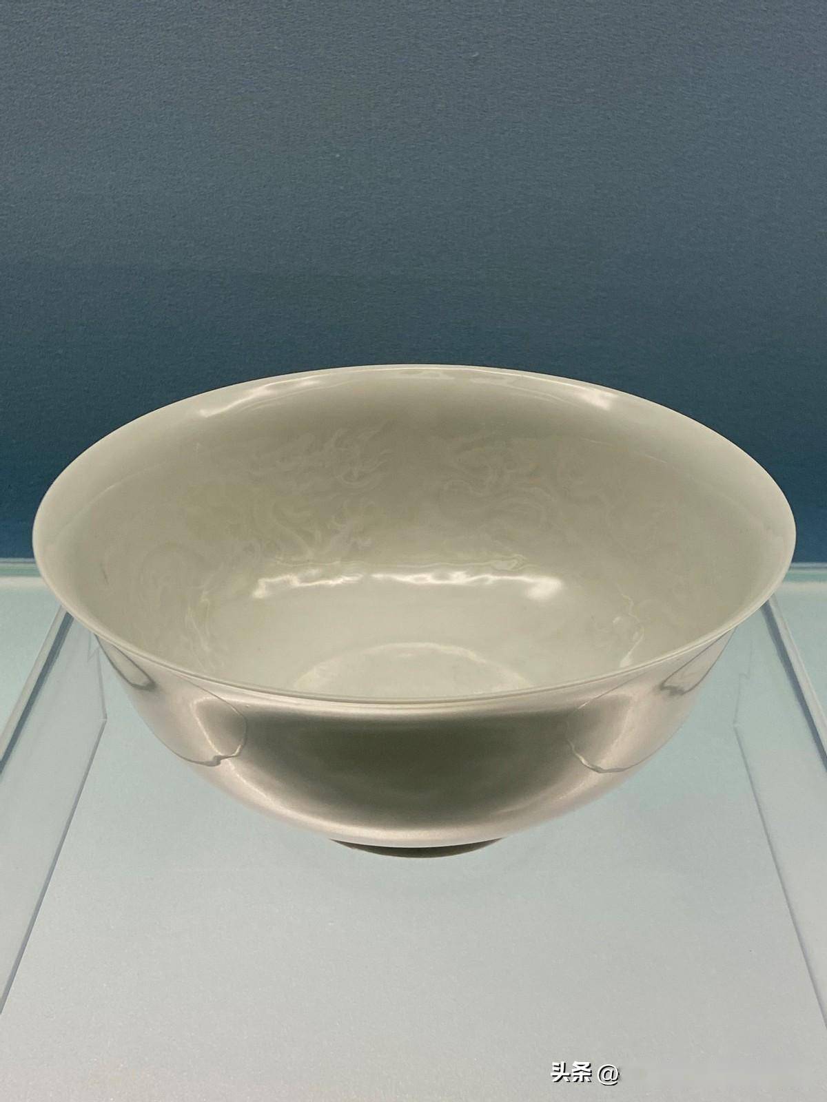 上博陶瓷:永乐朝,甜白釉好,鲜红釉好,青花更好_景德镇_时期_釉色