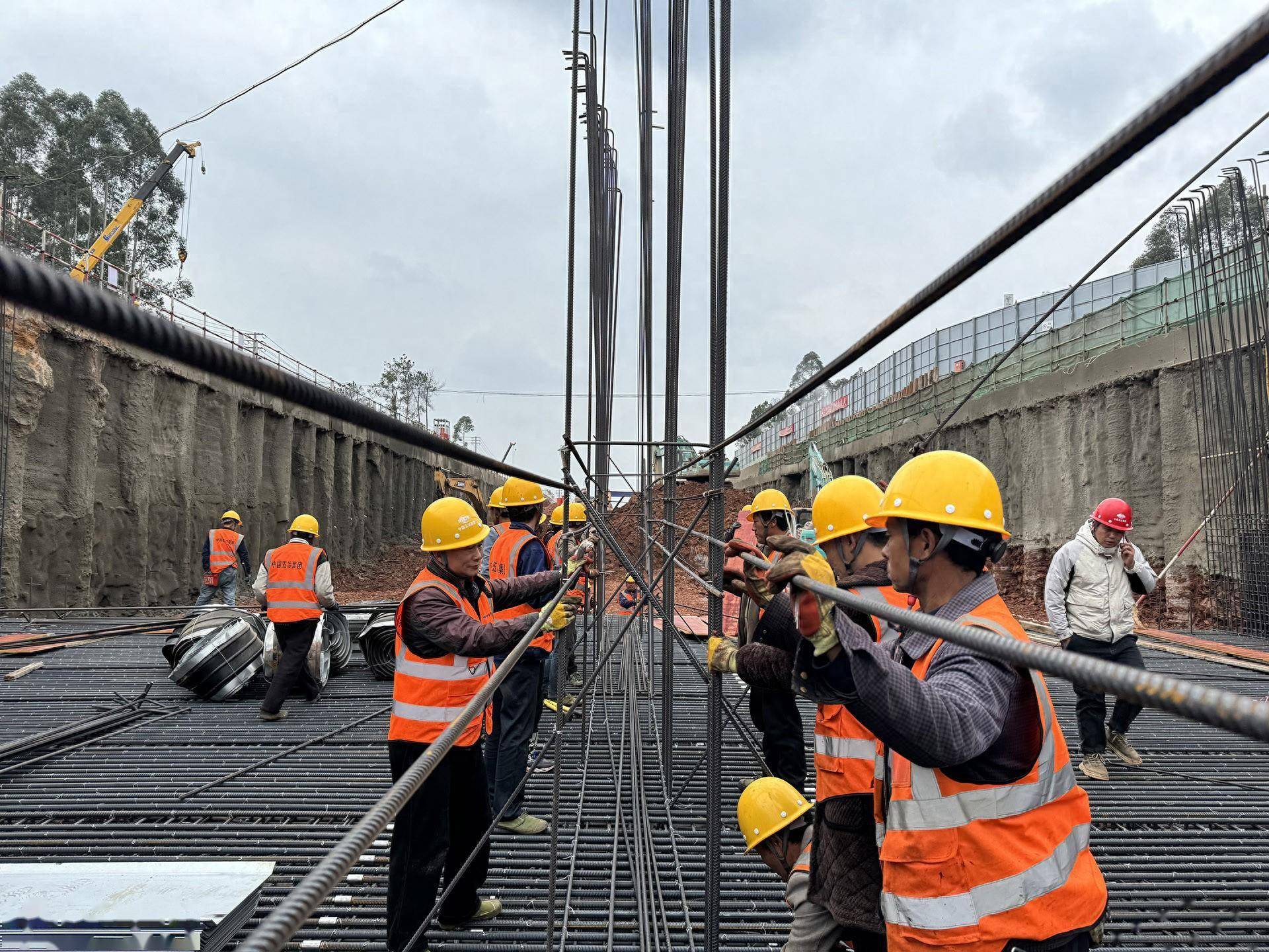 东山大道6月30日达到通车条件_隧道_施工人员_道路