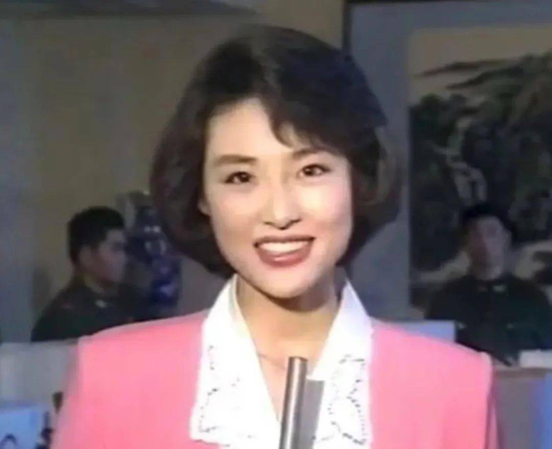 毕业后,周涛放弃了分配的工作,她去公安局做了一段时间资料片配音的