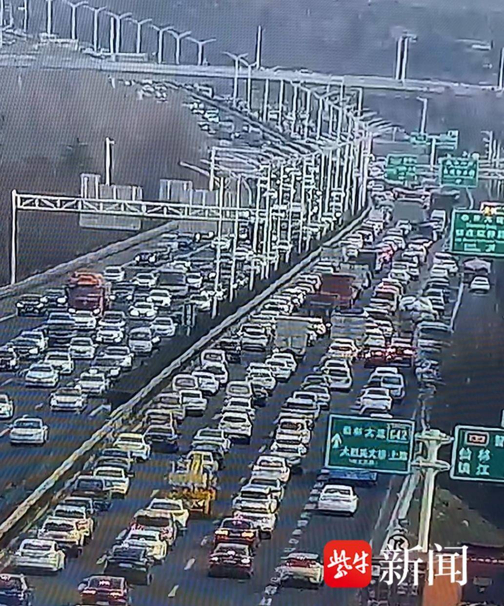 2月26日周一,南京高速公路总流量达到75.9万辆,过江通道总流量为47.