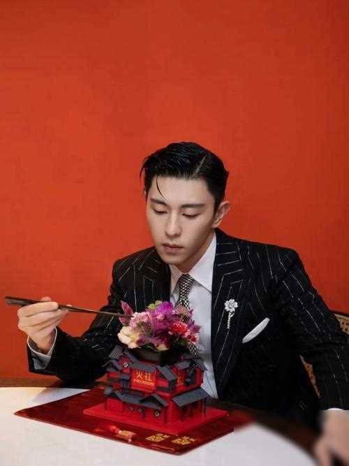 邓伦被封杀一年后,容貌大变认不出,开直播向粉丝袒露心声_挑战_转型