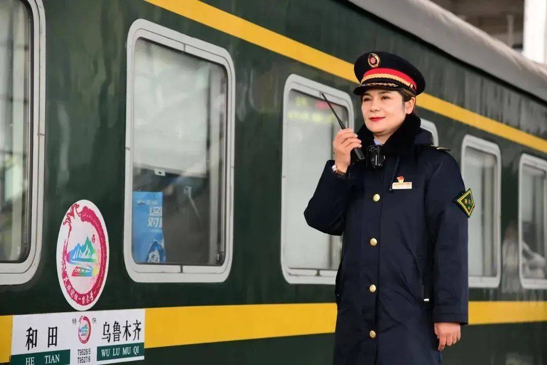 集团公司职工蒋涛等5名"最美铁路人"走进国新办新闻发布厅_工作_列车