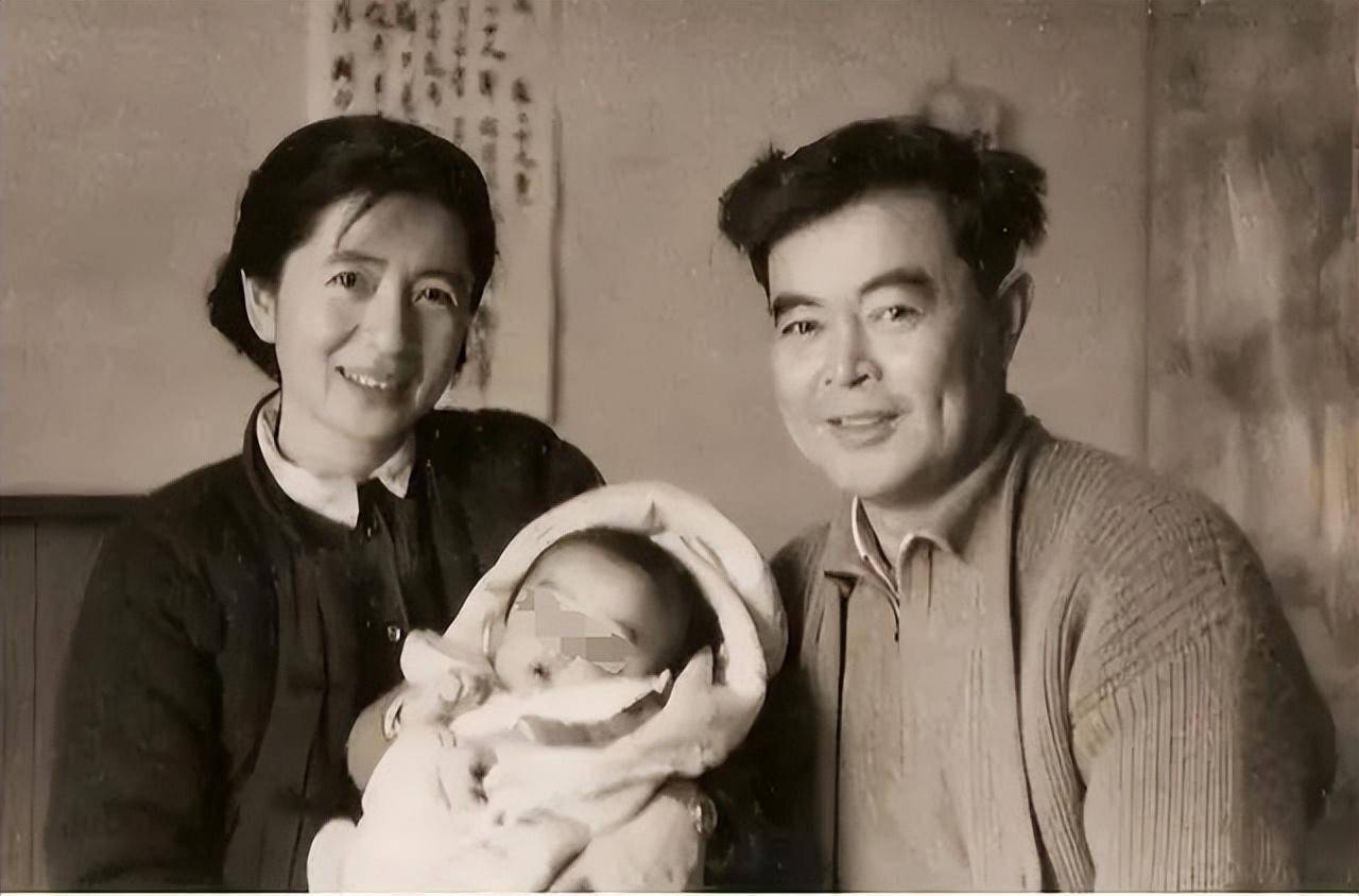 相伴20年后,1989年冬至那天,崔泰山因肝癌晚期永远地离开了人世