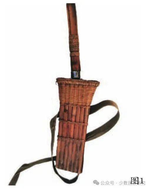 基诺族,始见于清代文献,名三撮毛,为他称;亦称攸乐