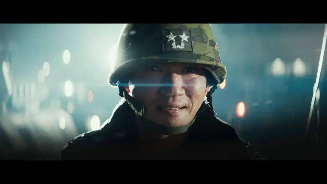 中用倒叙去讲述一个人的覆灭,而让他麻木自毁的就是光州事件时对民众