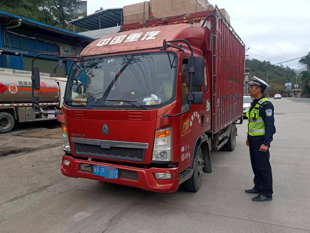 2024年02月05日11时45分,胡某斌驾驶超载的闽fpy**0号轻型厢式货车