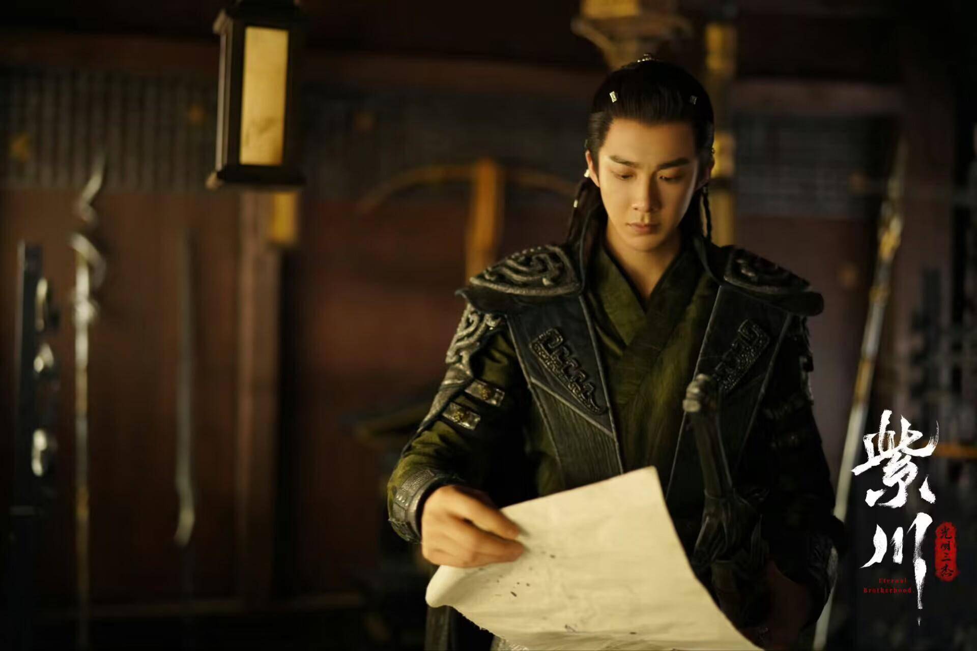 之中却有着女人的阴柔感,薄唇美目,肌肤如雪,如果不是他表情肃静阴暗