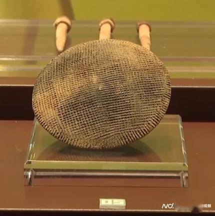 据介绍,殷墟博物馆新馆将展出青铜器,陶器,玉器,甲骨等文物近4000件套