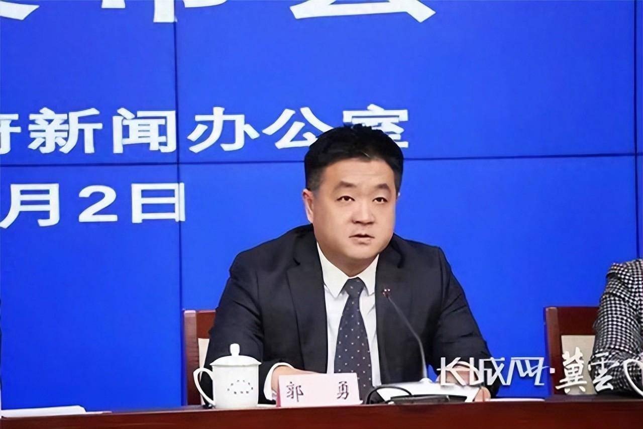 郭勇是一名典型的本土型干部,作为河北省保定市顺平县人,他从1998年起