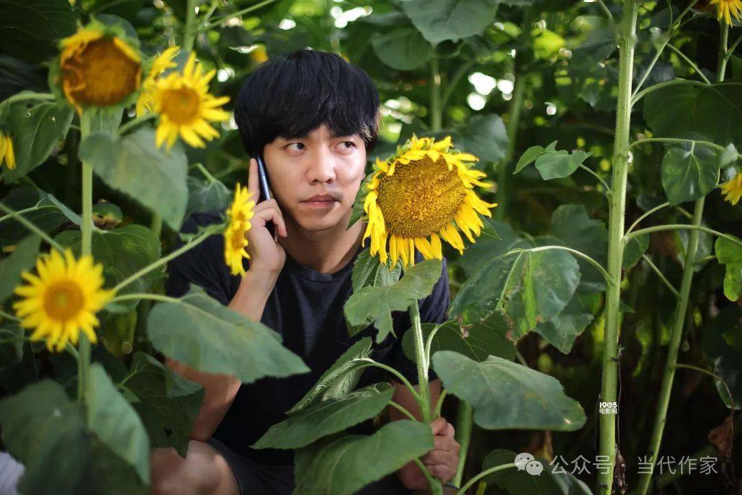 短篇小说 | 苏童:向日葵_项薇薇_青年_表情